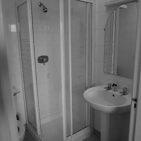 Bed & Breakfast Lough Gill Lodge Rm 3 - Small Twin - 1 Double 1 Single Bed Sligo